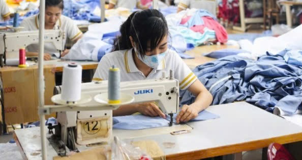 Xưởng may áo khoác đồng phục giá rẻ